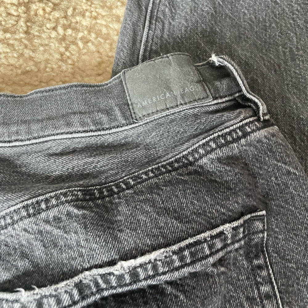 American Eagle High Rise Mom Jeans - Picture 3 of 5